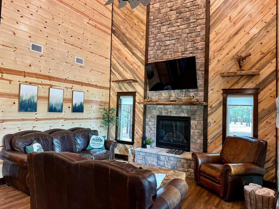 The Whiskey Trip! Family Getaway Villa Broken Bow Exterior photo