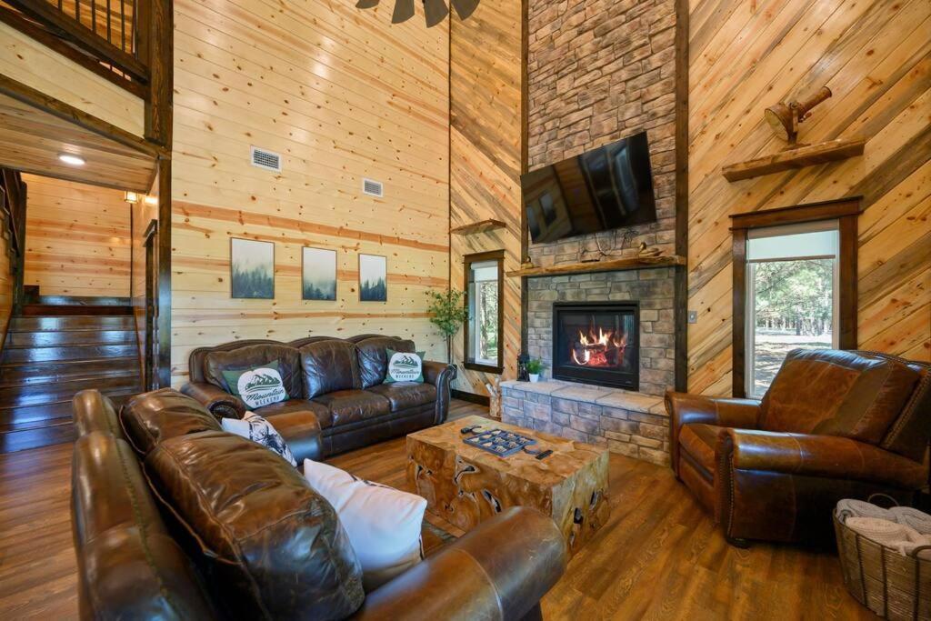 The Whiskey Trip! Family Getaway Villa Broken Bow Exterior photo