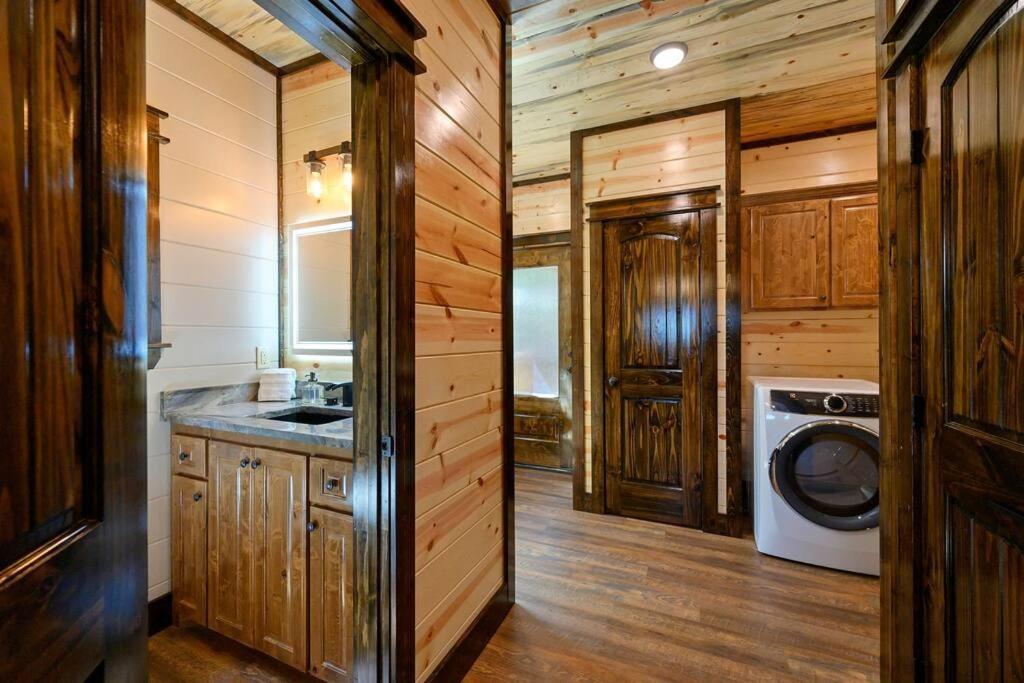 The Whiskey Trip! Family Getaway Villa Broken Bow Exterior photo